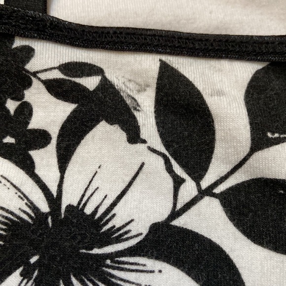 Black & white floral print tank top in size M - Picture 4 of 5
